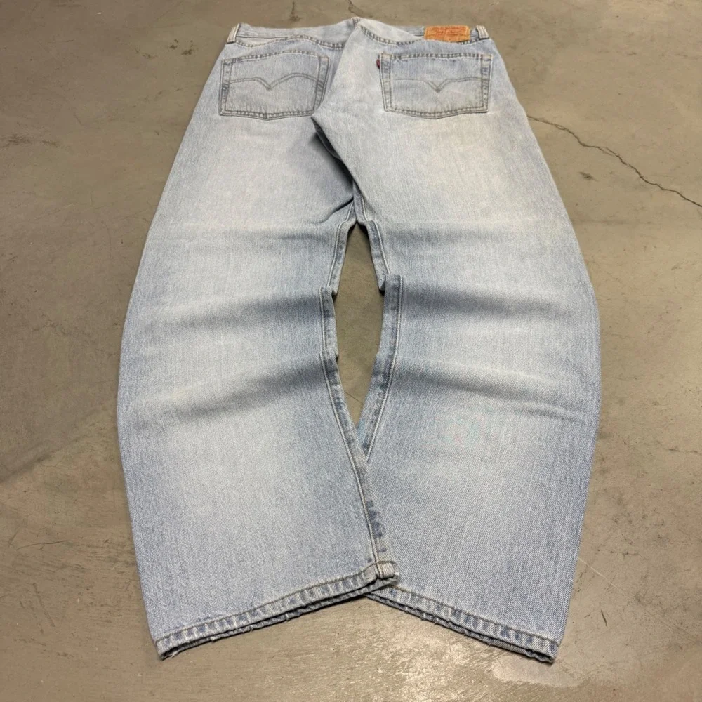 Vintage y2k Light Wash Levi's Jeans